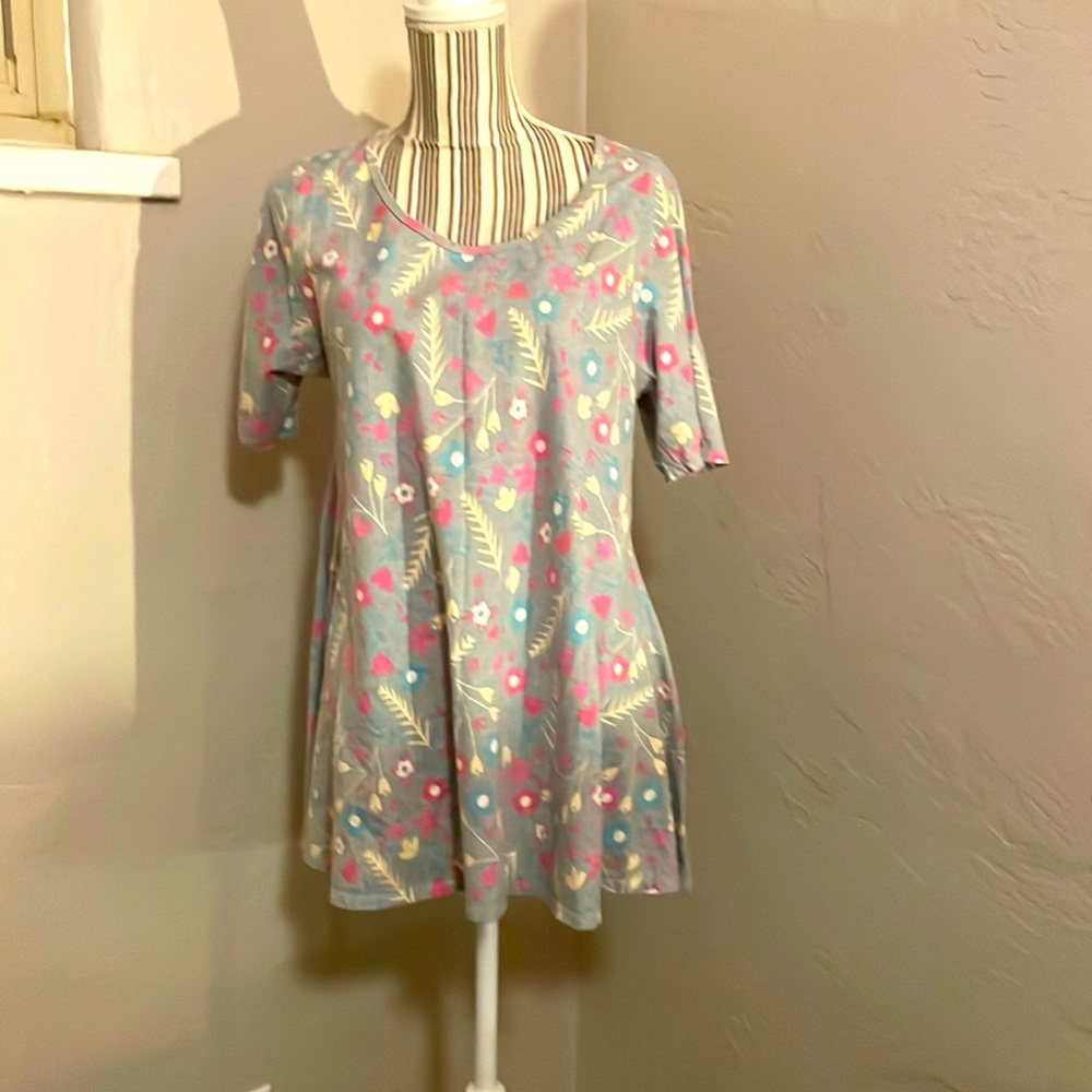 Grey background pink and blue flower Perfect Tee
